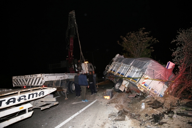 Nevşehir'de kamyonet otomobil ile çarpıştı: 5 ölü
